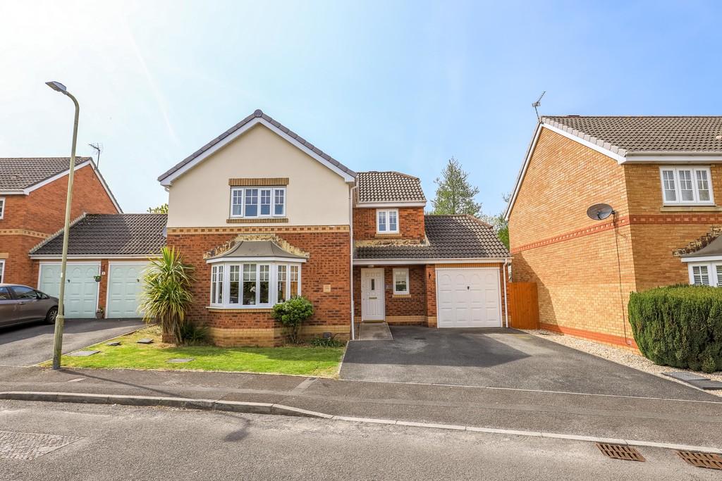 2 Bryn Derlwyn, Broadlands, Bridgend... 4 bed detached house £389,950