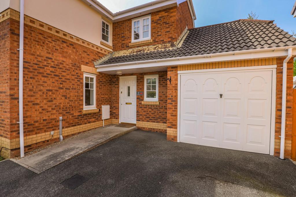 2 Bryn Derlwyn, Broadlands, Bridgend... 4 bed detached house £389,950