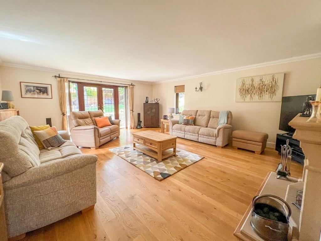 Woodside Road, Hockley 5 bed detached house £825,000