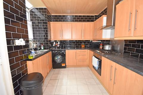 3 bedroom end of terrace house for sale - High Barn Close, Sudden, OL11 3PW
