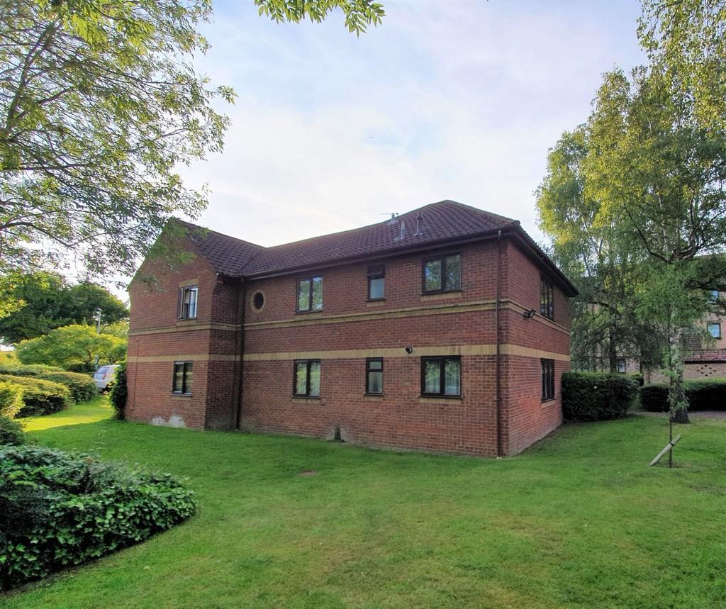 Glendenning Road, Thorpe Park, Norwich 2 bed ground floor flat £750
