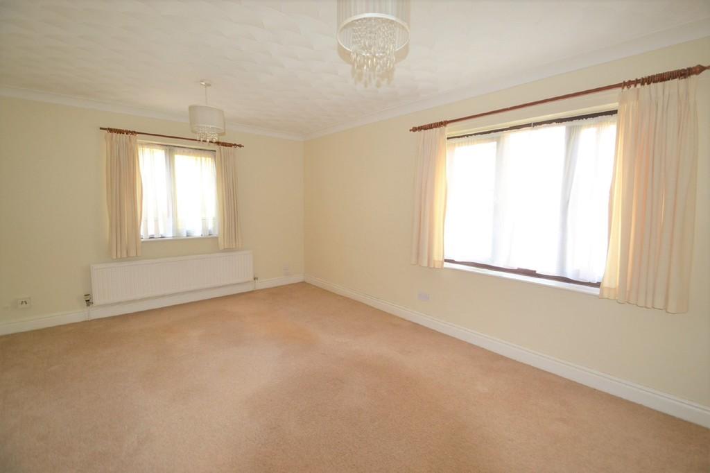 Glendenning Road, Thorpe Park, Norwich 2 bed ground floor flat £750