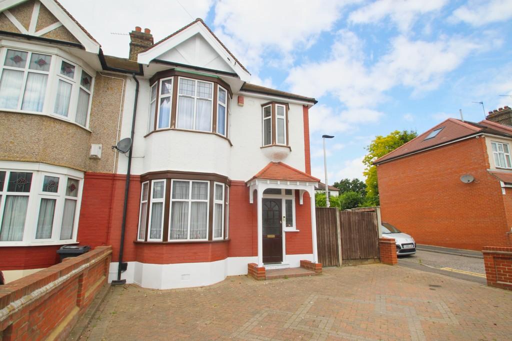 St. Barnabas Road, Woodford Green 3 bed semidetached house £2,000