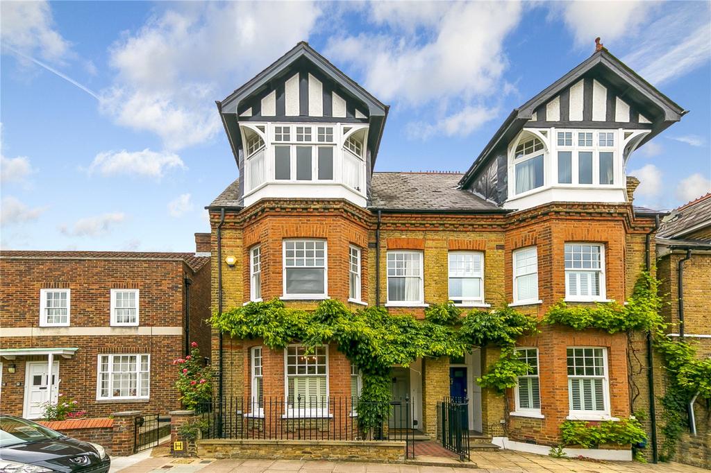 The Vineyard, Richmond, TW10 4 bed house - £5,500 pcm (£1,269 pw)