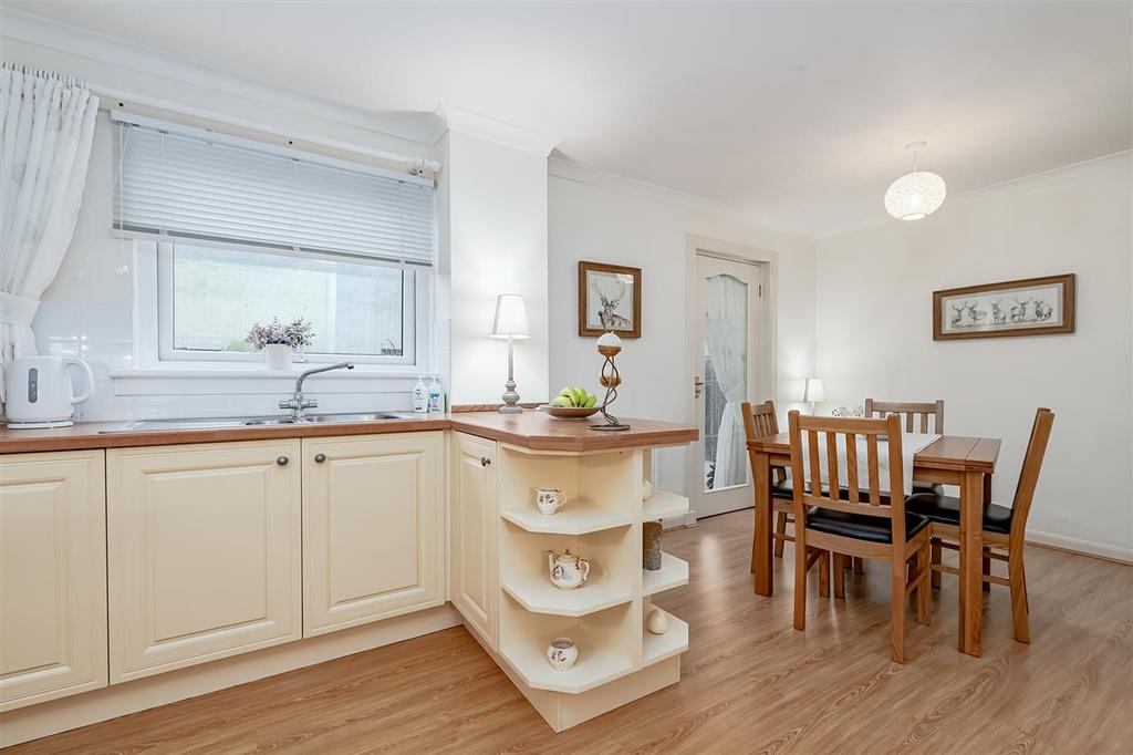 Kitchen/Dining Area