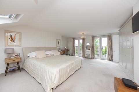 12 Manorgate Road, Kingston Upon Thames, KT2 7AL