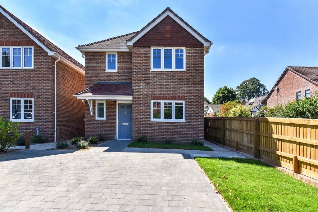 Lymington Bottom Road, Four Marks, Alton, Hampshire 3 bed detached