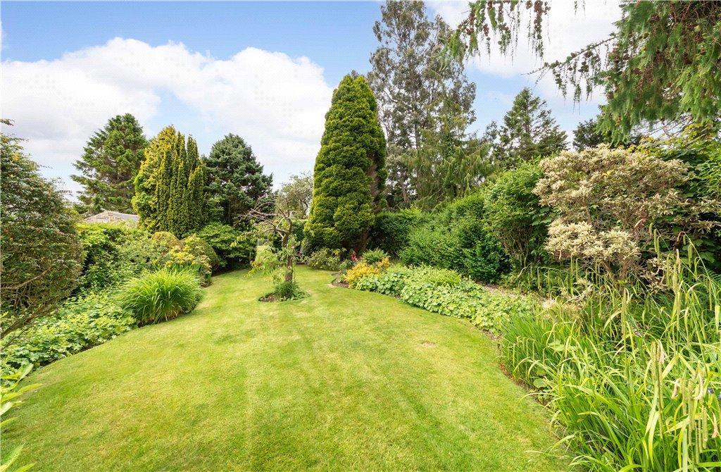Glen Road, Eldwick, West Yorkshire 4 bed semidetached house £585,000