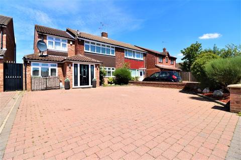 3 bedroom semi-detached house to rent, Hinksey Close, Slough