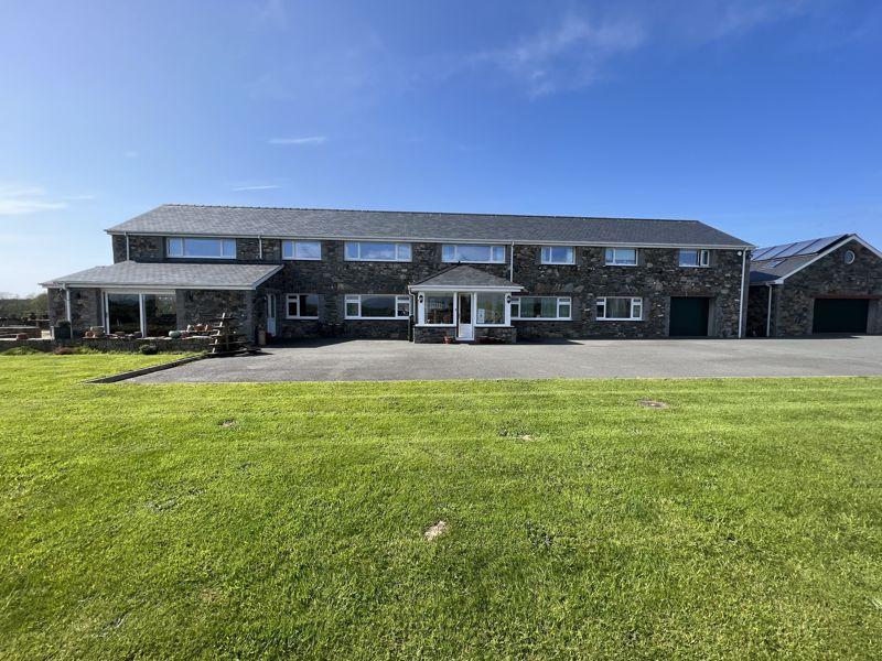 Llanfairpwllgwyngyll, Isle of Anglesey 5 bed detached house for sale