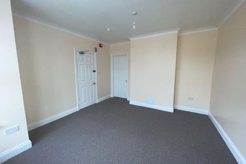 1 bedroom apartment to rent - Ground Floor Apartment, The Manor