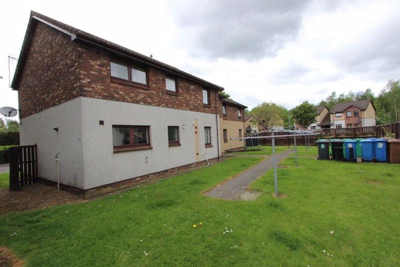 2 Old Mill Lane, Oakley, Fife, KY12 9QD 2 bed apartment £80,000