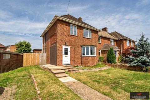 3 bedroom end of terrace house to rent, Plomer Green Avenue, High Wycombe