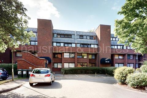 1 bedroom flat for sale, Britten Close, NW11
