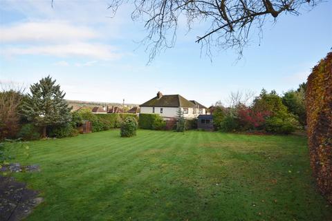 3 Garth Close, Farnham, GU9 8PX