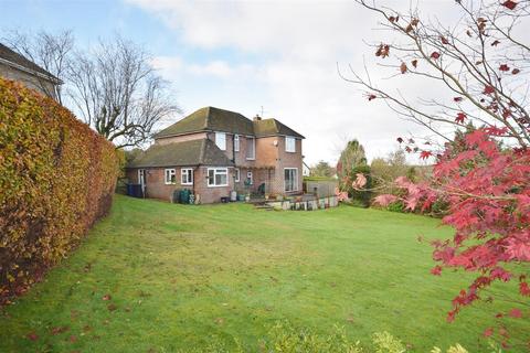 3 Garth Close, Farnham, GU9 8PX