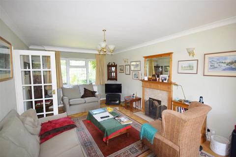 3 Garth Close, Farnham, GU9 8PX