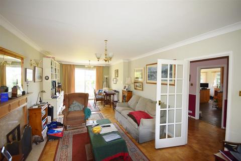 3 Garth Close, Farnham, GU9 8PX