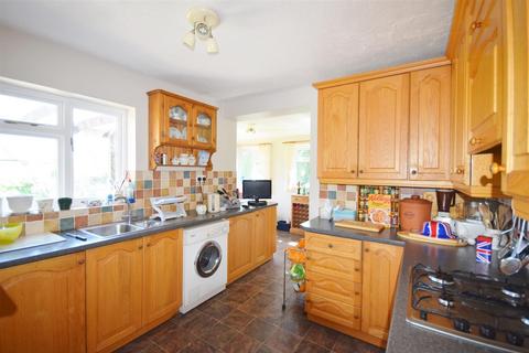 3 Garth Close, Farnham, GU9 8PX