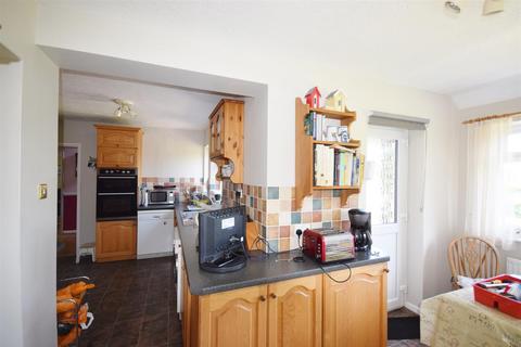 3 Garth Close, Farnham, GU9 8PX