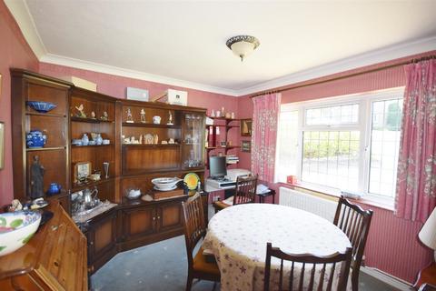 3 Garth Close, Farnham, GU9 8PX