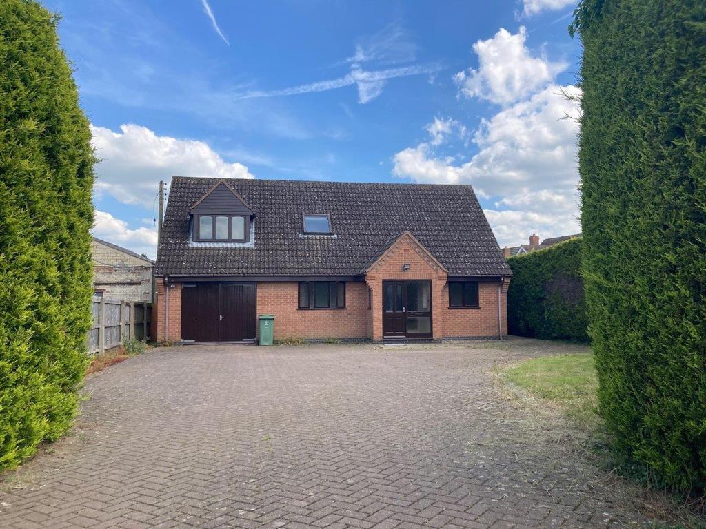 Manor Lane, Langham, Oakham 3 bed detached house £1,400 pcm (£323 pw)
