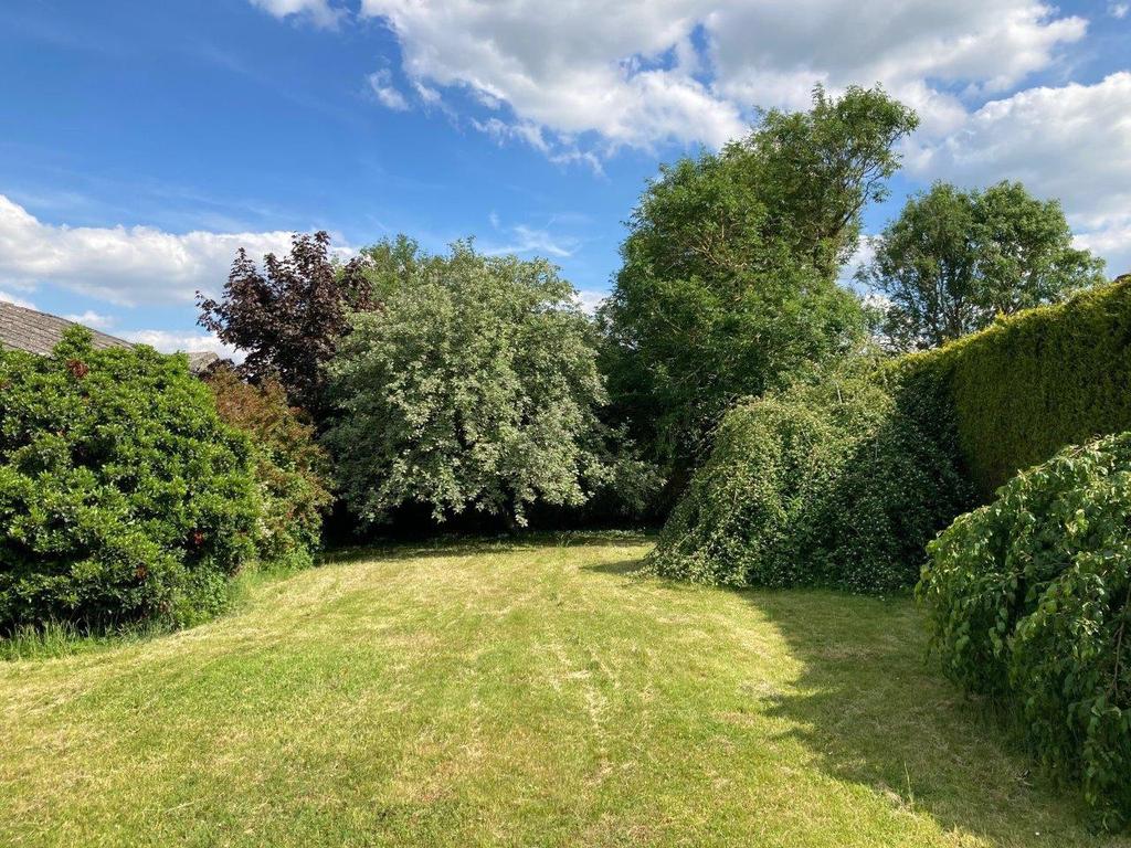 Manor Lane, Langham, Oakham 3 bed detached house £1,400 pcm (£323 pw)