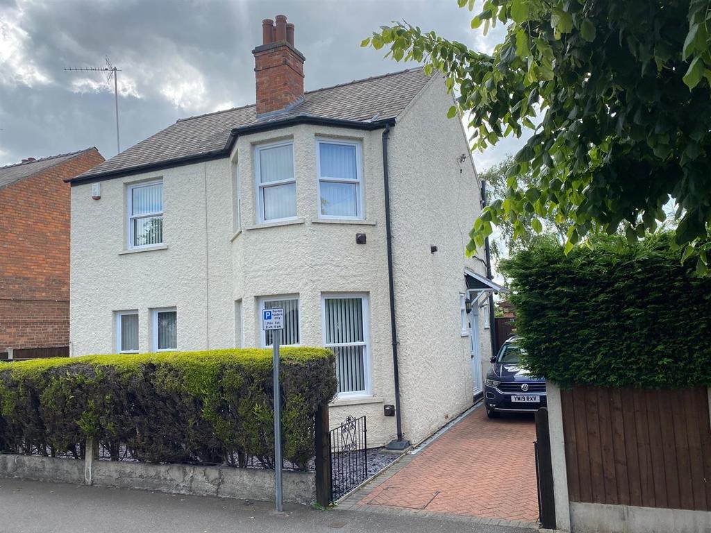 Lime Grove, Newark 3 bed detached house £360,000