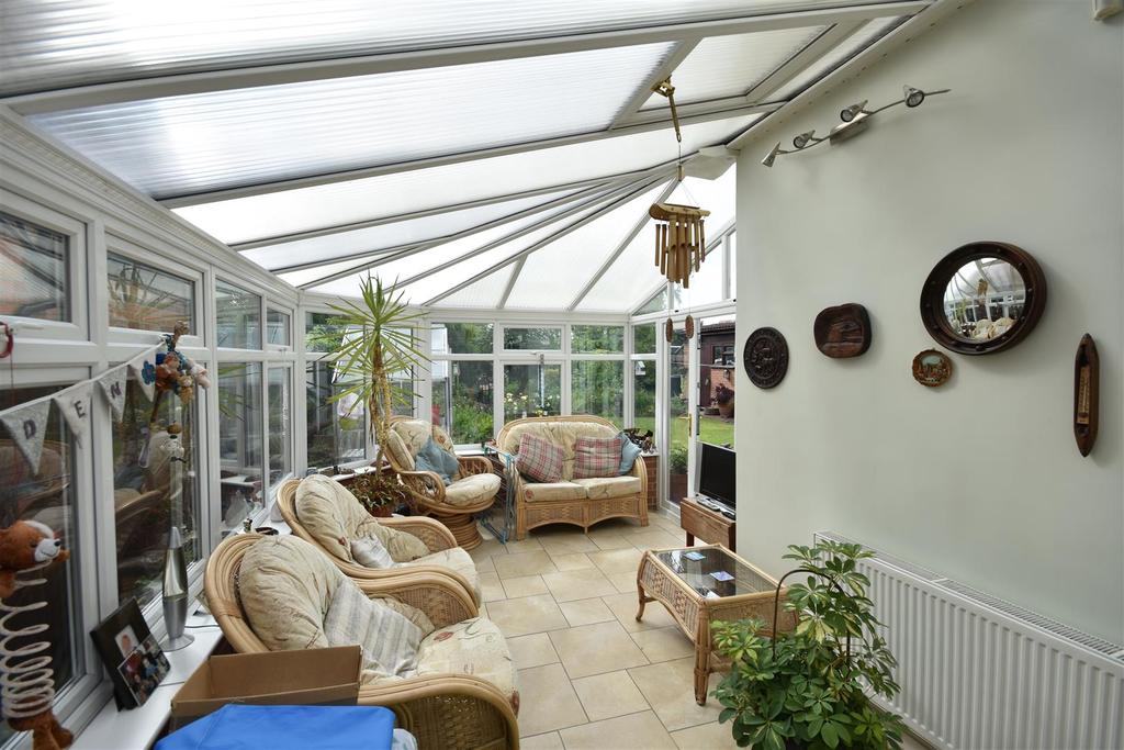 Lime Grove, Newark 3 bed detached house £360,000