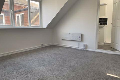 2 bedroom apartment to rent - Elsmleigh Drive, Leigh On Sea