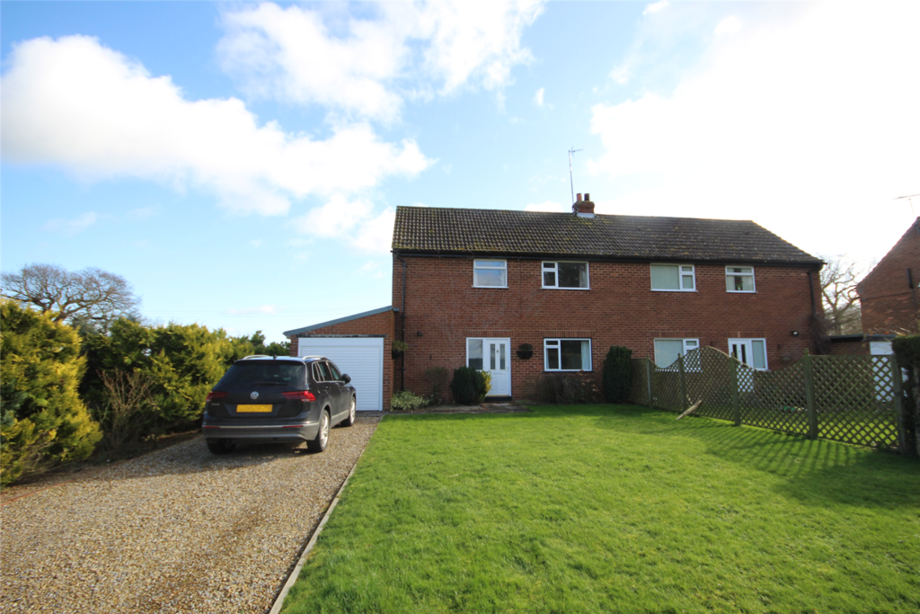 The Avenue, Wighill Park, Tadcaster 3 bed semidetached house £750 pcm (£173 pw)