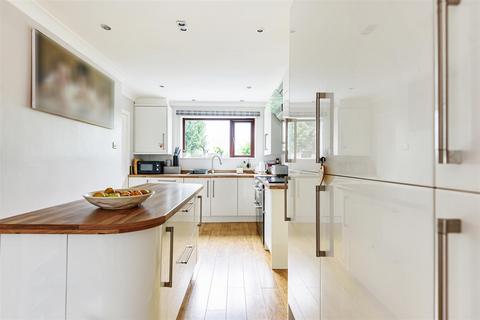2 Meadow Way, Tadcaster, LS24 8NA