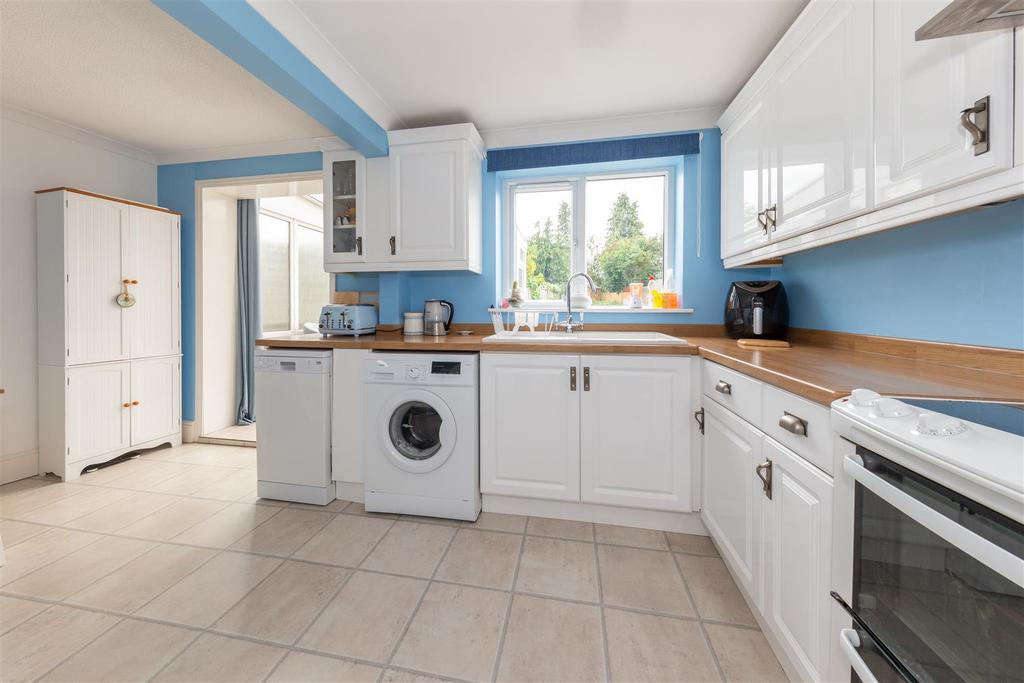 Lockington Crescent, Dunstable... 4 bed semidetached house £475,000