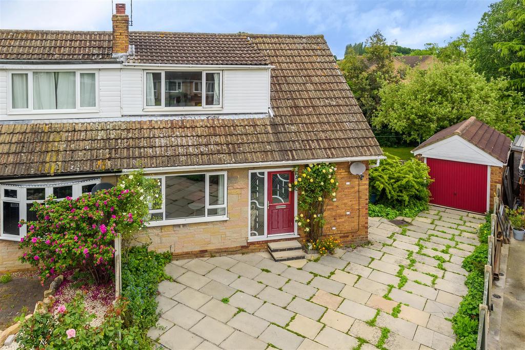 Manor Road, Tadcaster, North Yorkshire 3 bed semidetached house £270,000