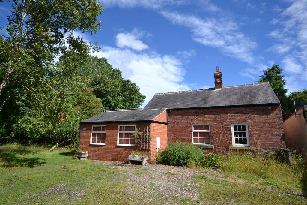 Potterhouse Lane, Pity Me 3 bed cottage £1,000 pcm (£231 pw)