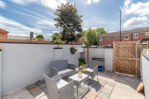 33 Avenue Grove, Harrogate, HG2 7PD