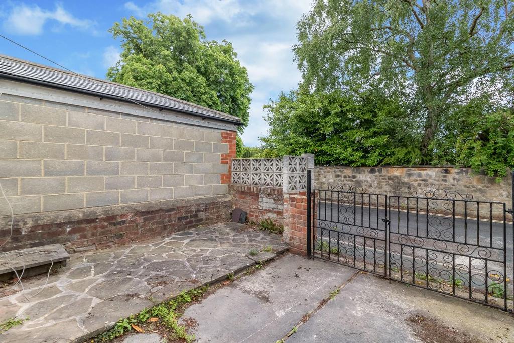 Providence Terrace, Harrogate 2 bed terraced house £210,000