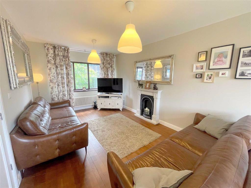 Daisy Bank, Leek 3 bed semidetached house £240,000