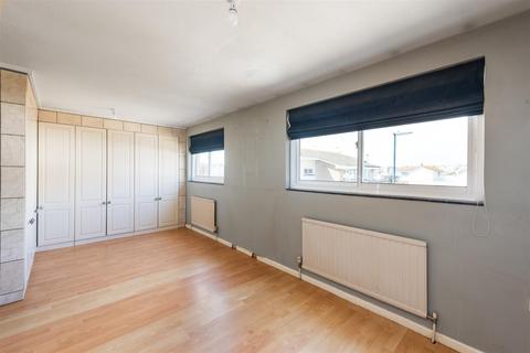 6 Benbow Close, Shoreham-by-sea, BN43 5RY