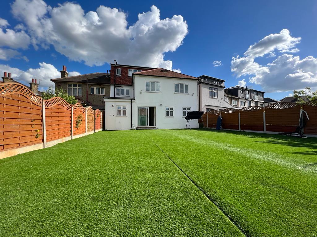 Beccles Drive, Barking 7 bed house £950,000