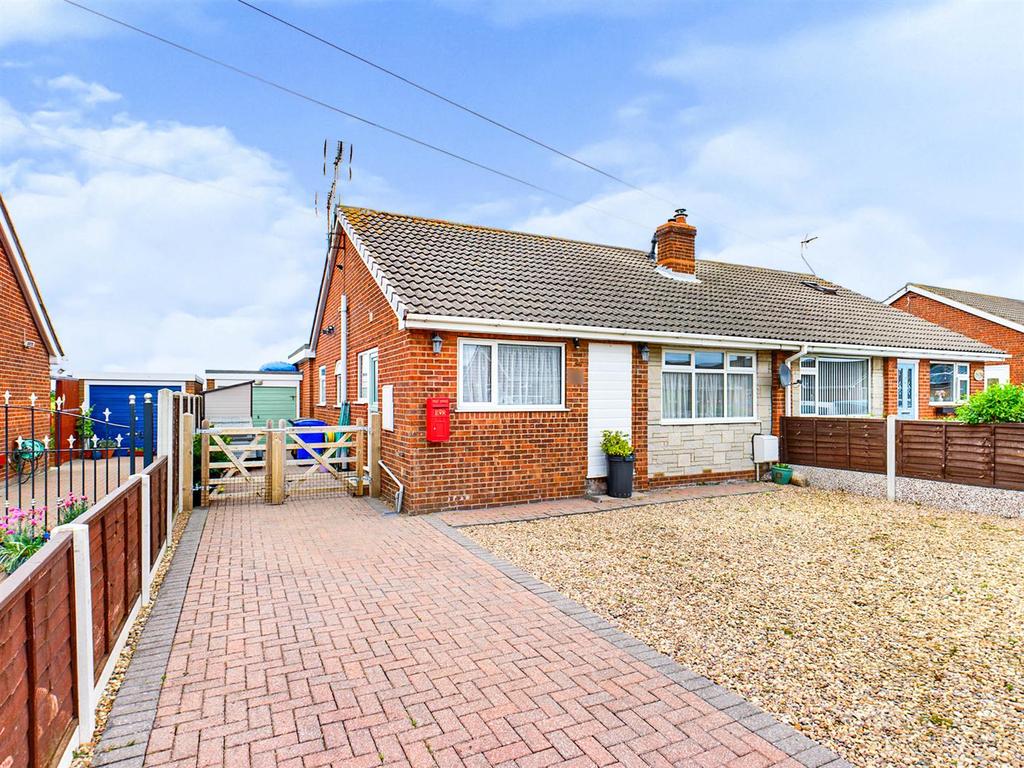 Alton Park, Beeford, Driffield 3 bed semidetached bungalow for sale