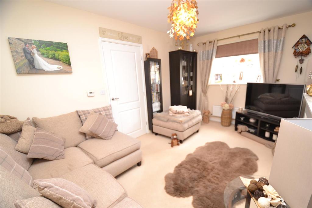 Old Mill Dam Lane, Queensbury, Bradford 3 bed semidetached house £