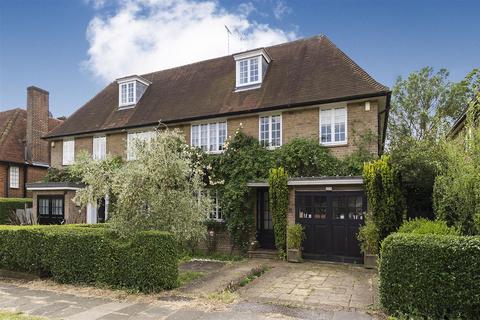 46 Southway, London, NW11 6SA