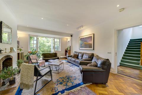 46 Southway, London, NW11 6SA