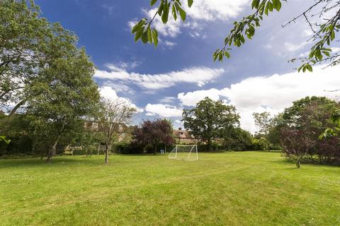 46 Southway, London, NW11 6SA