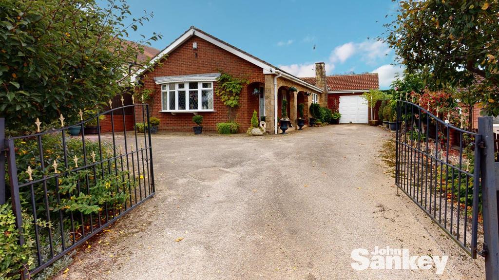 Eakring Road, Mansfield 3 bed detached bungalow £285,000