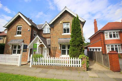 3 bedroom semi-detached house for sale - Coniscliffe Road, Darlington