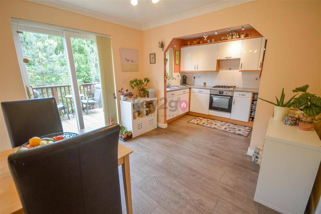 St. Matthews Close, Renishaw, Sheffield, S21 4 bed semidetached house