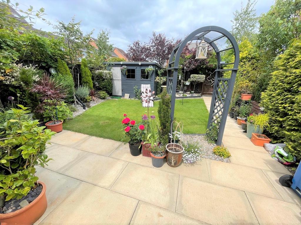 Nursery Fold, Leigh 3 bed detached house £280,000
