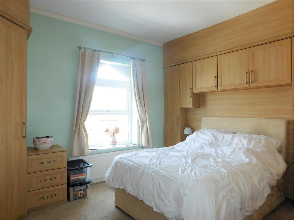 Swallow Street, Oldham 2 bed terraced house for sale £150,000